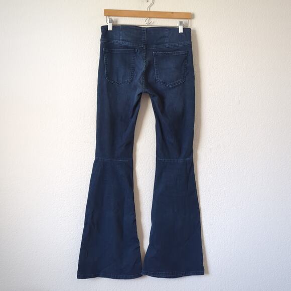 Free People‎ Penny Pull-On Flare Jeans 28 Mid-Rise Bell Bottom Pants Rich Blue - Picture 9 of 11